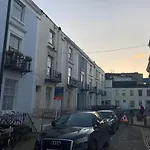 Bright One Bed Flat Close To Bri & University