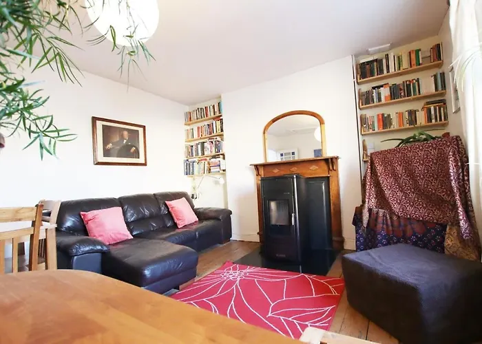Bright One Bed Flat Close To Bri & University