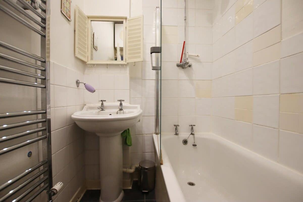 Bright One Bed Flat Close To Bri & *